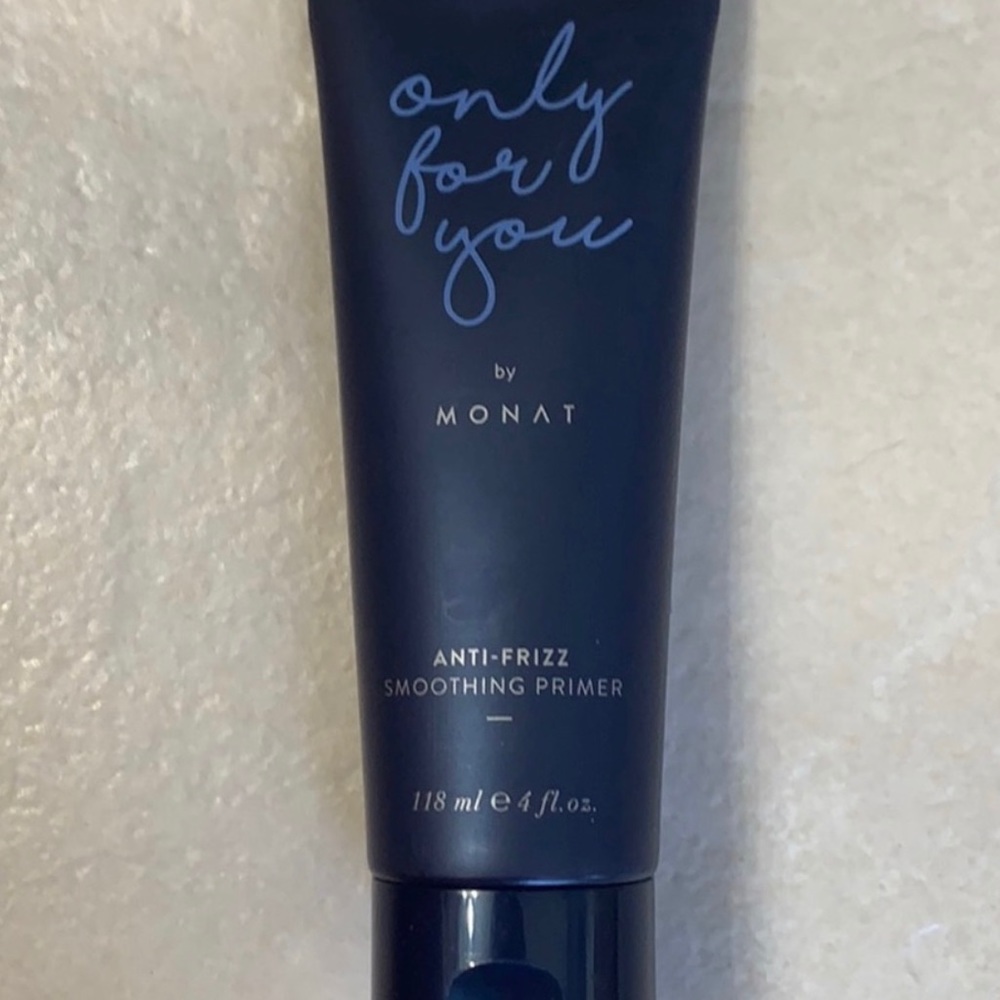 Monat hair smoothing primer